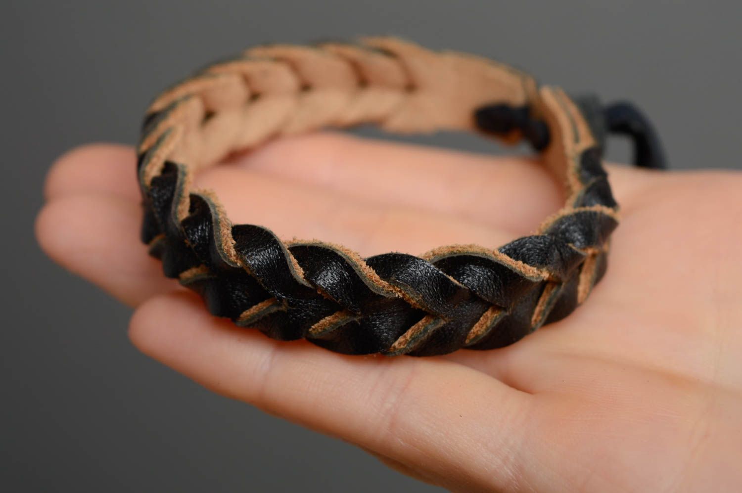 Bracelet en cuir naturel noir tressé avec lacets fait main pour femmes et hommes photo 4