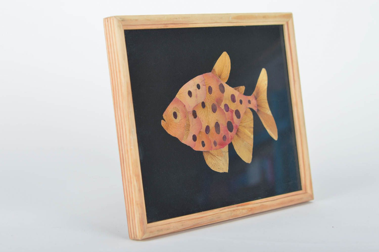 Schönes handgemachtes Bild aus getrockneten Blättern Fisch für Haus Dekor foto 5
