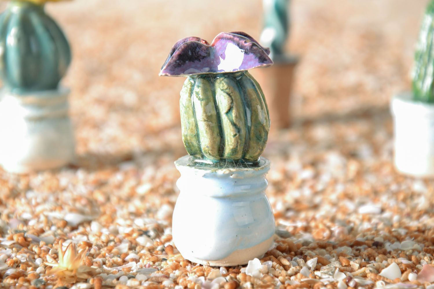 Figurine en céramique originale faite main peinte d'émaux colorés cactus photo 1