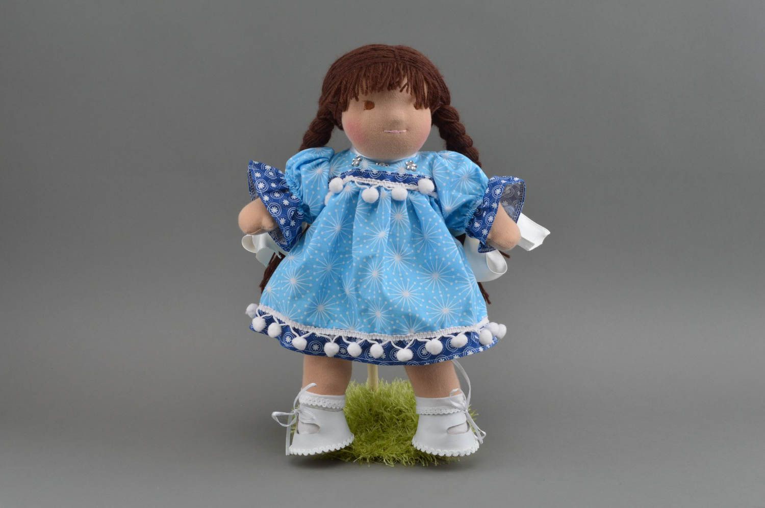 Красивое платье для куклы из хлопка синего цвета с кружевом пошитое вручную  фото 1