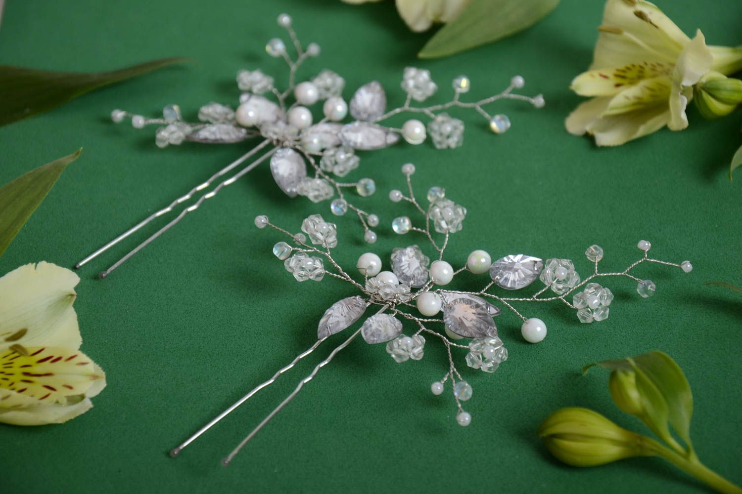 Set of 2 handmade decorative metal hair pins with beaded flowers of white color photo 1