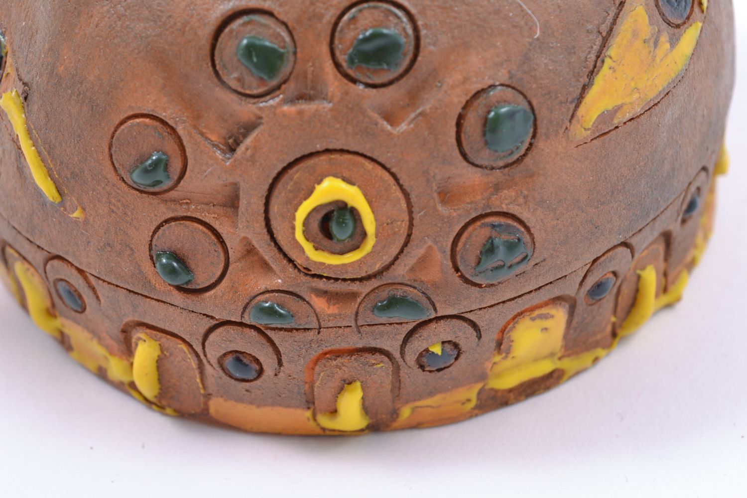 Petite cloche en terre cuite originale brune avec petit ruban jaune faite main photo 4