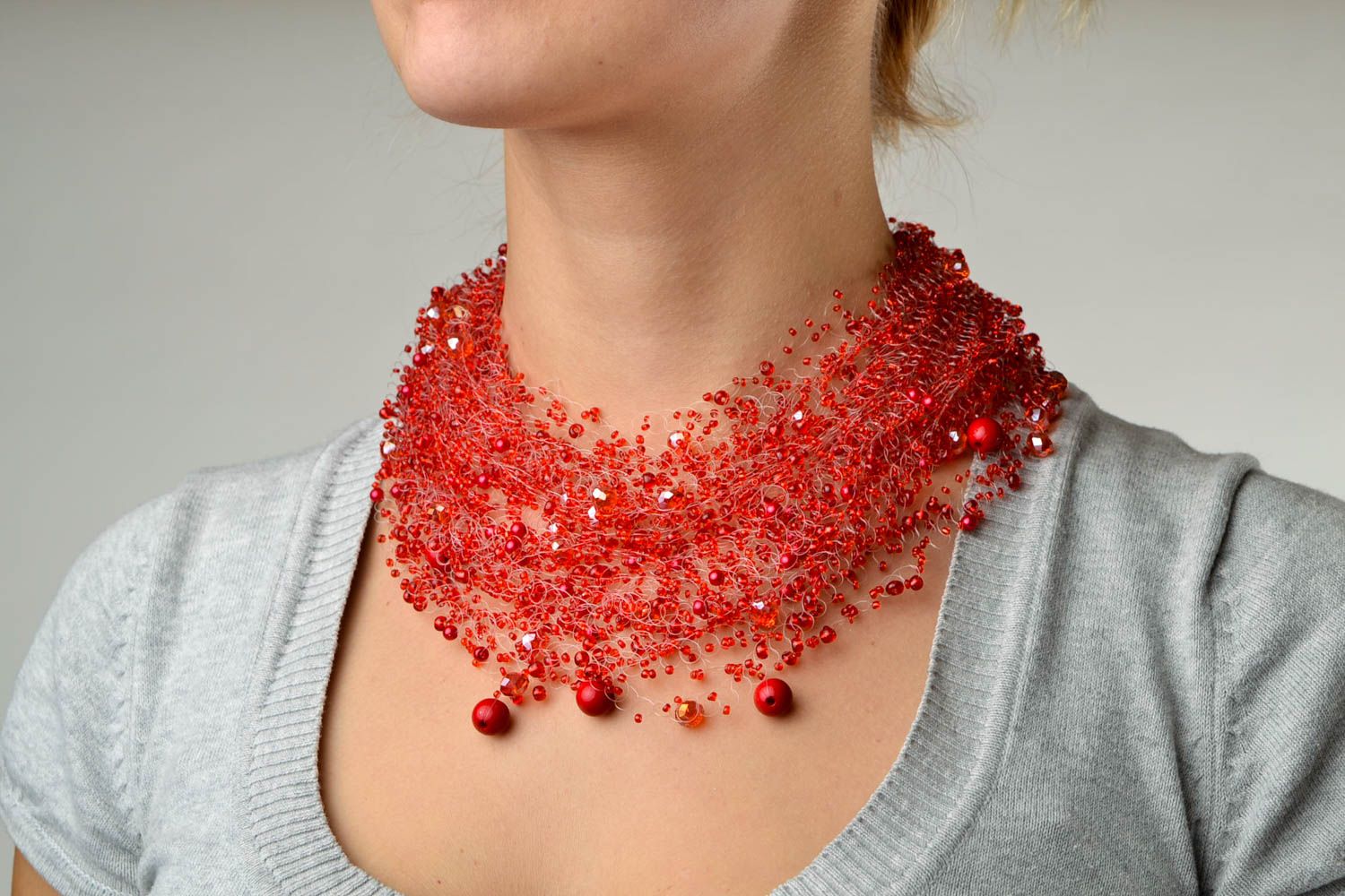 Collier en perles de rocaille Bijou fait main Accessoire pour femme rouge photo 1