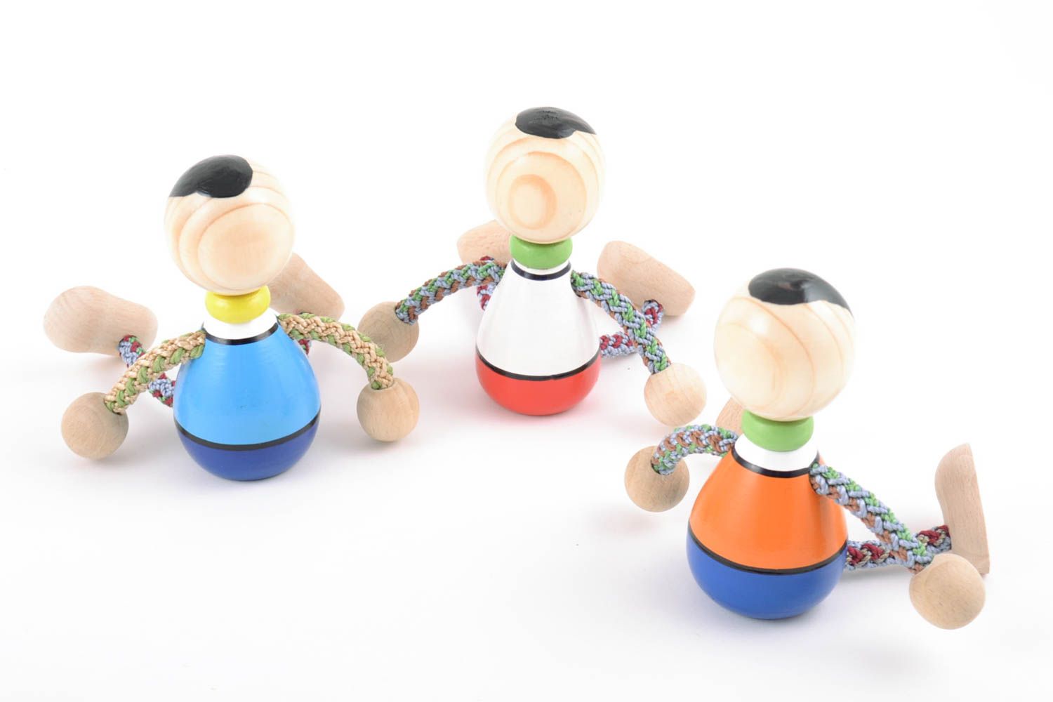 Игрушки из дерева ручной работы казаки три штуки цветные яркие расписные детские фото 3