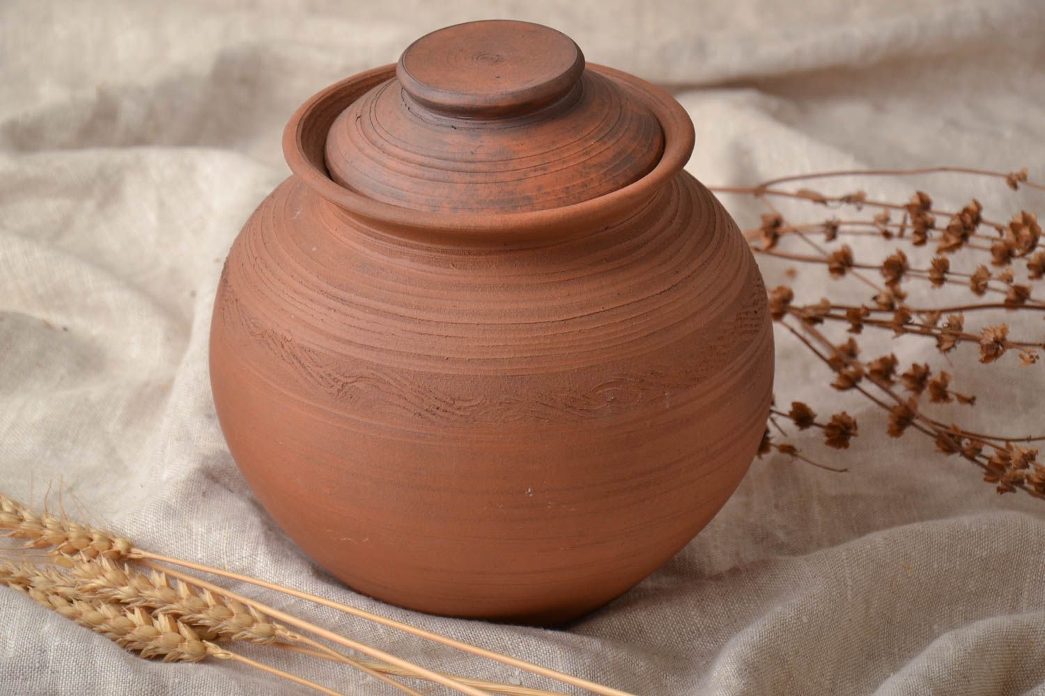 Ceramic pot with lid for baking 2 l photo 1