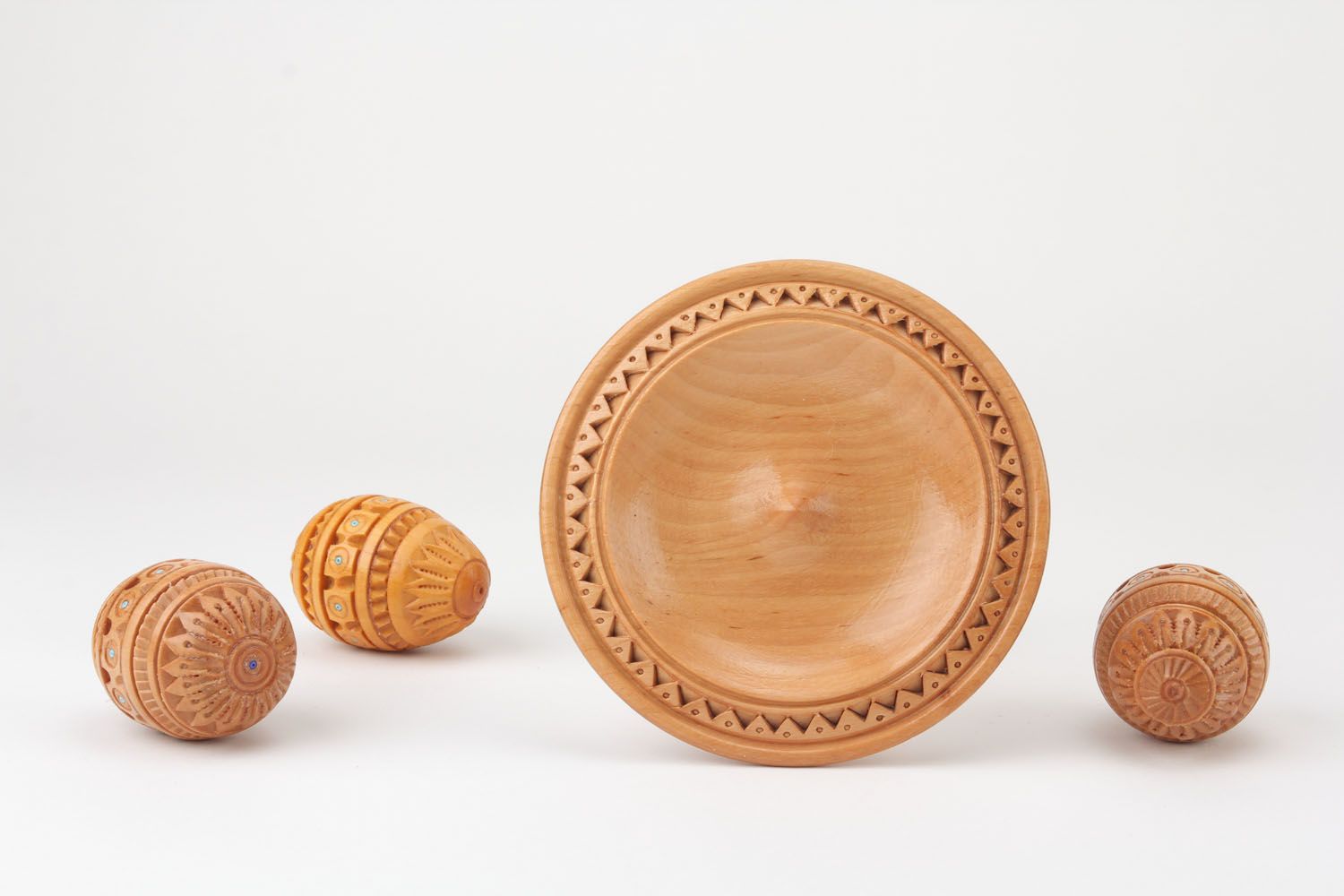 Oeufs de Pâques en bois originaux faits main petits traditionnels avec gravure photo 5