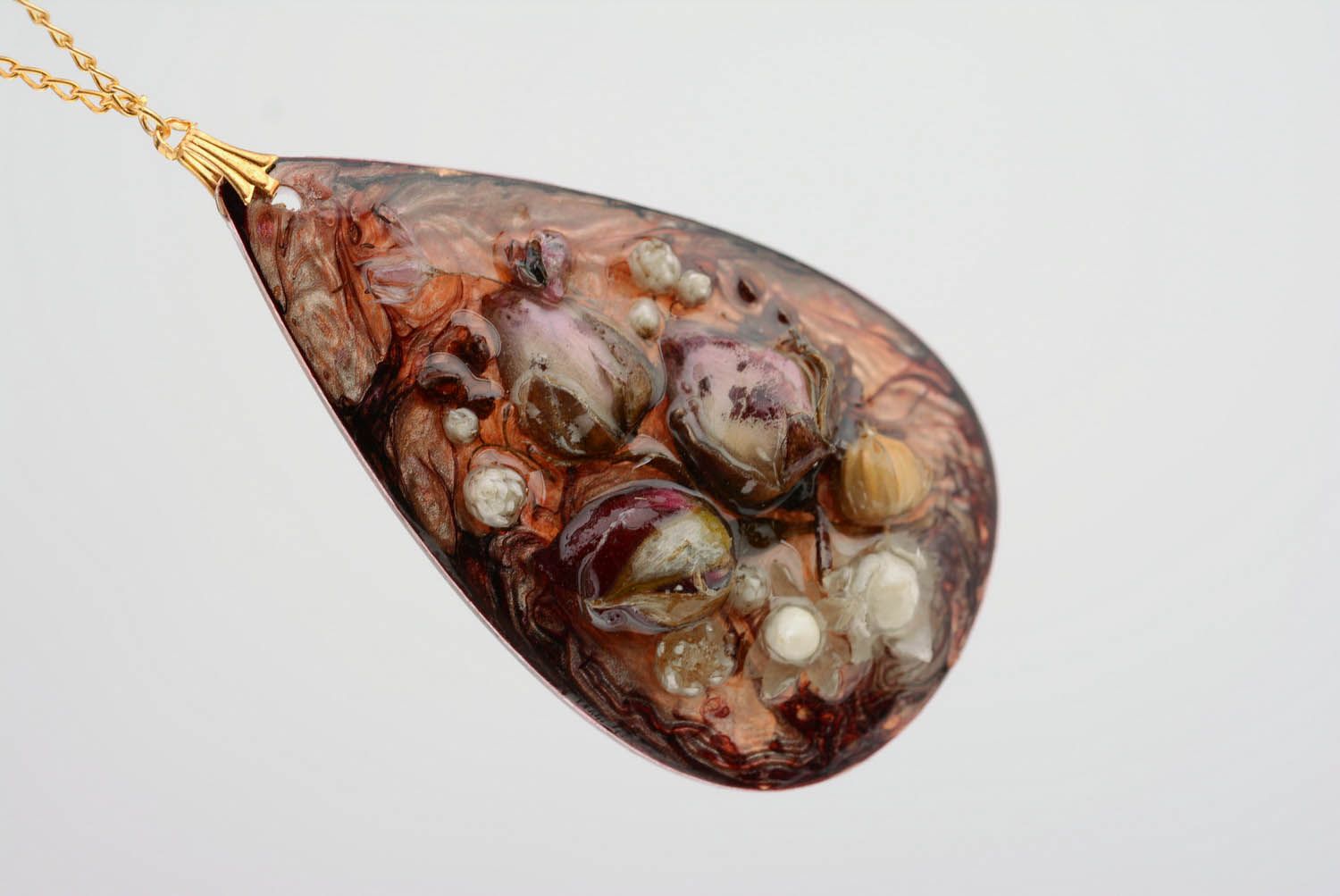 Acrylic pendant with dried flowers photo 4