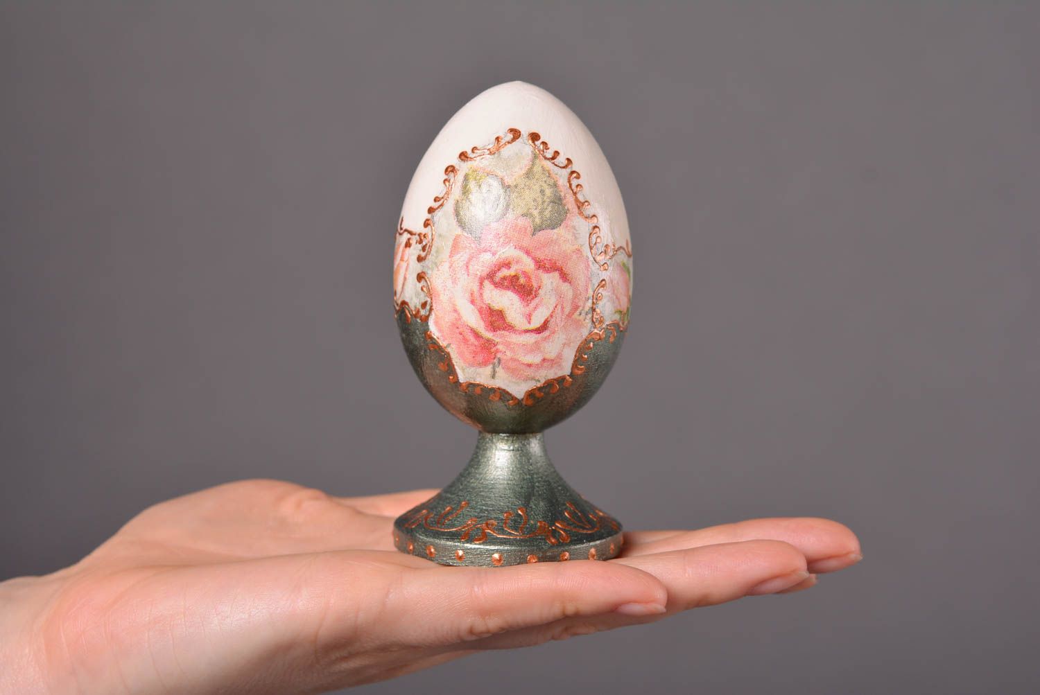 Huevo artesanal de madera elemento decorativo con rosa regalo para Pascua foto 4