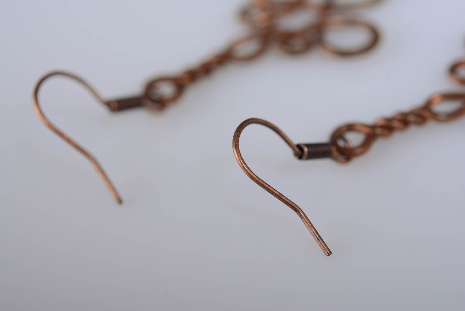 Boucles d'oreilles wire wrapping originales longues en cuivre faites main  photo 5