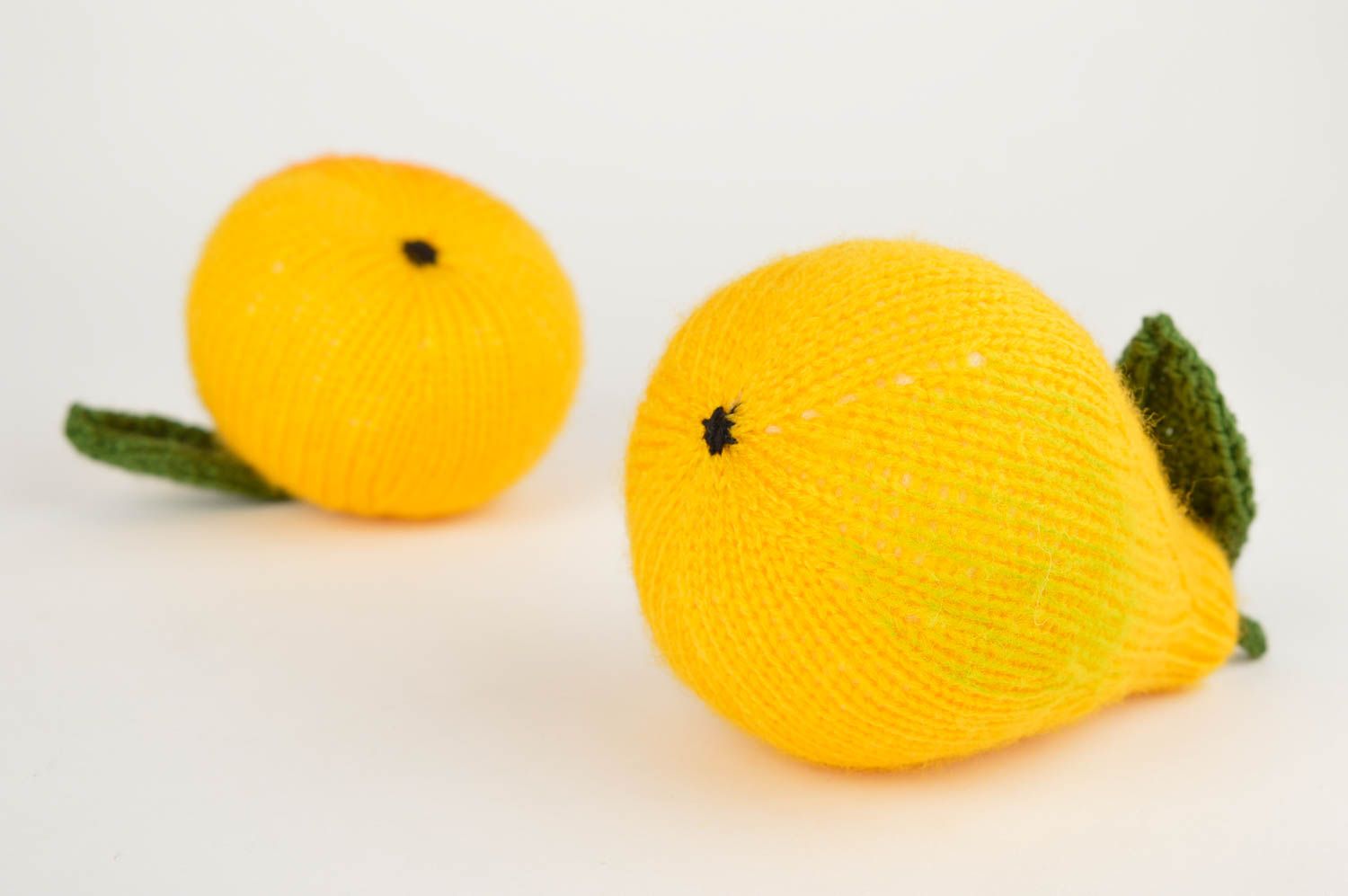 Игрушки-фрукты хэнд мэйд мягкие игрушки вязаные фрукты желтые груша и яблоко фото 3