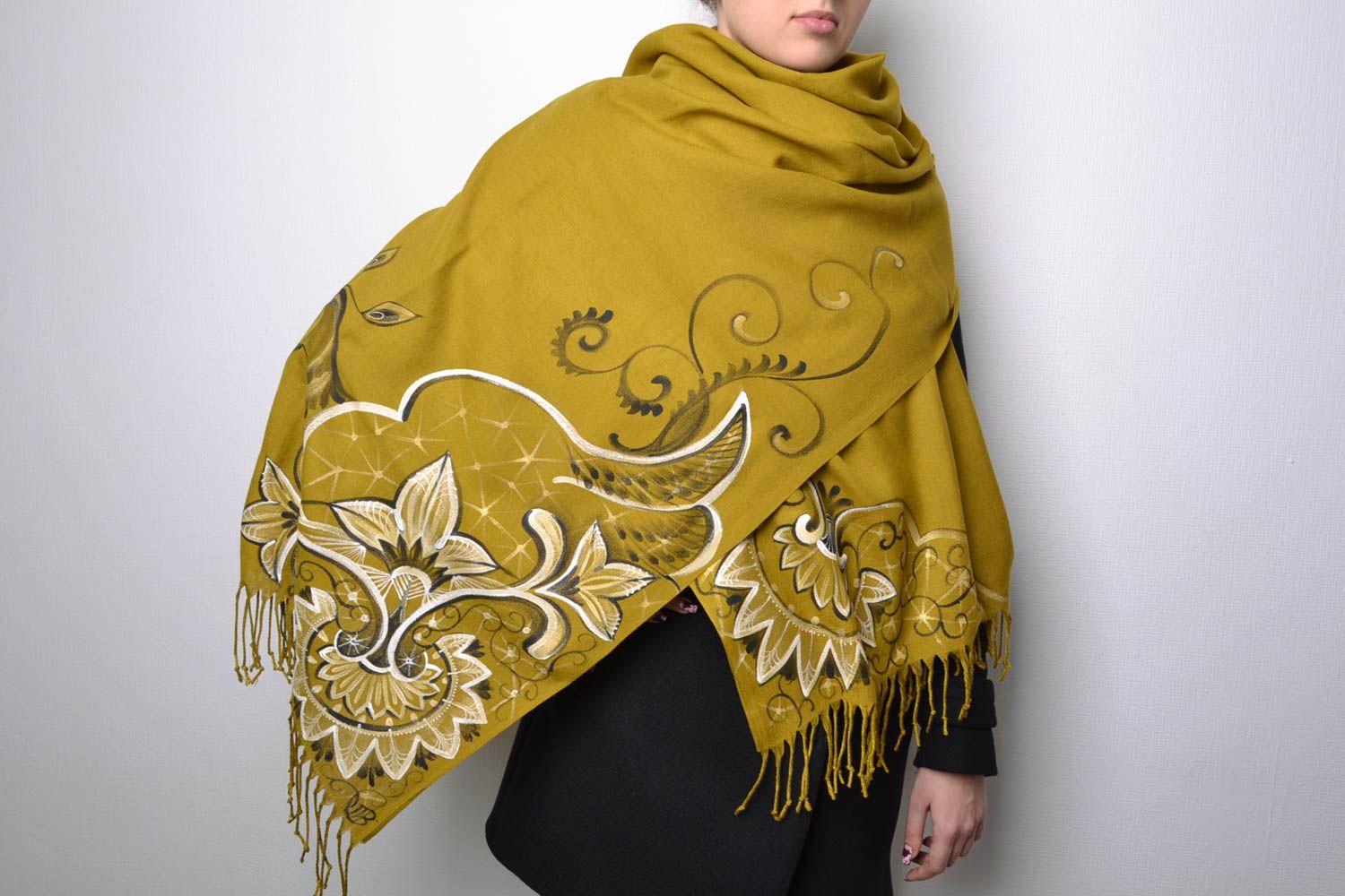 Warm cashmere scarf with painting of mustard color photo 1