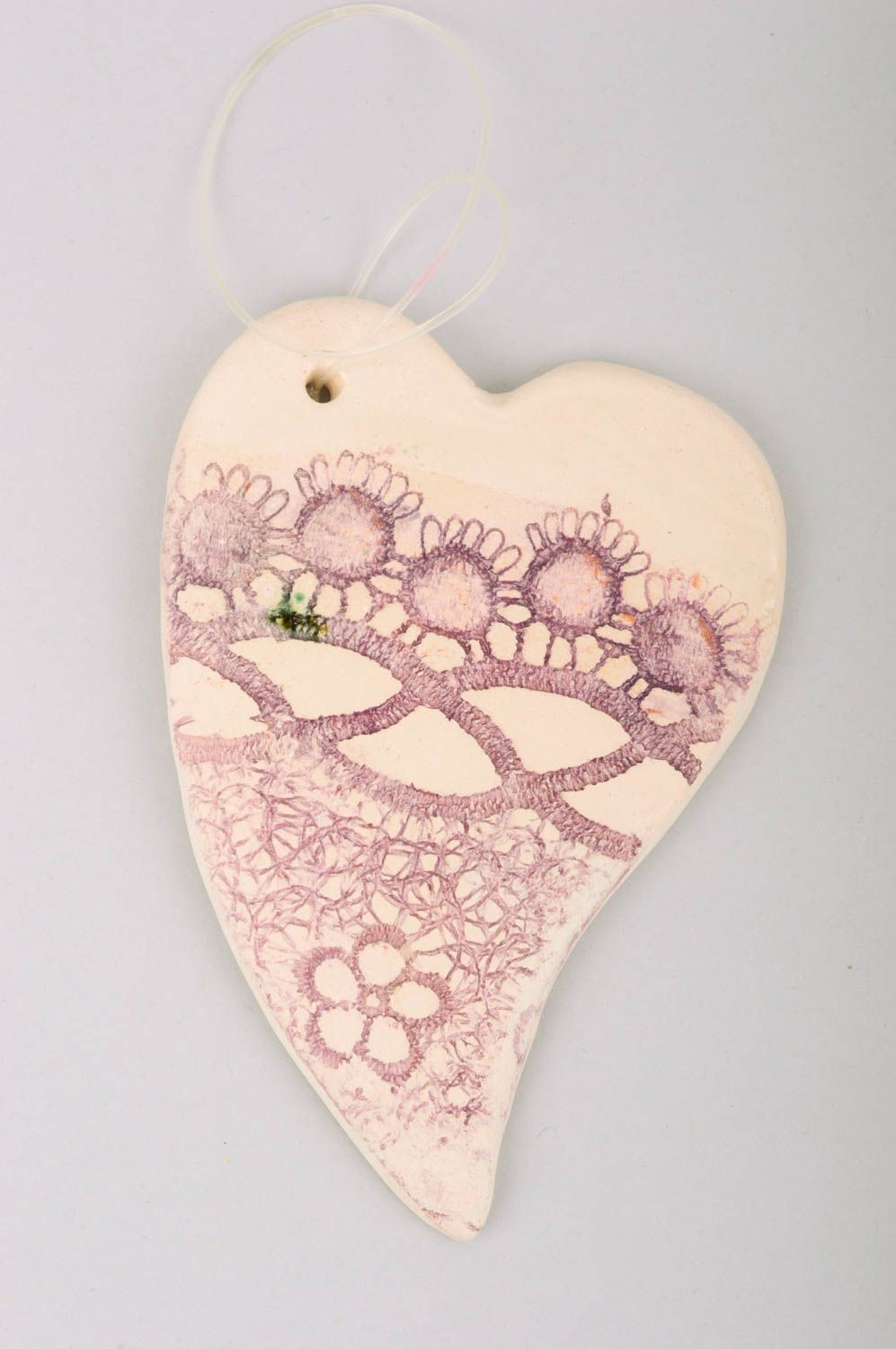 Панно на стену подарок ручной работы предмет декора из глины Сиреневое сердце фото 1