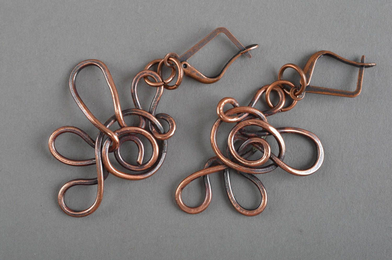 Handmade Ohrringe aus Kupfer mit Anhängern geschmiedet schön elegant lang  foto 2
