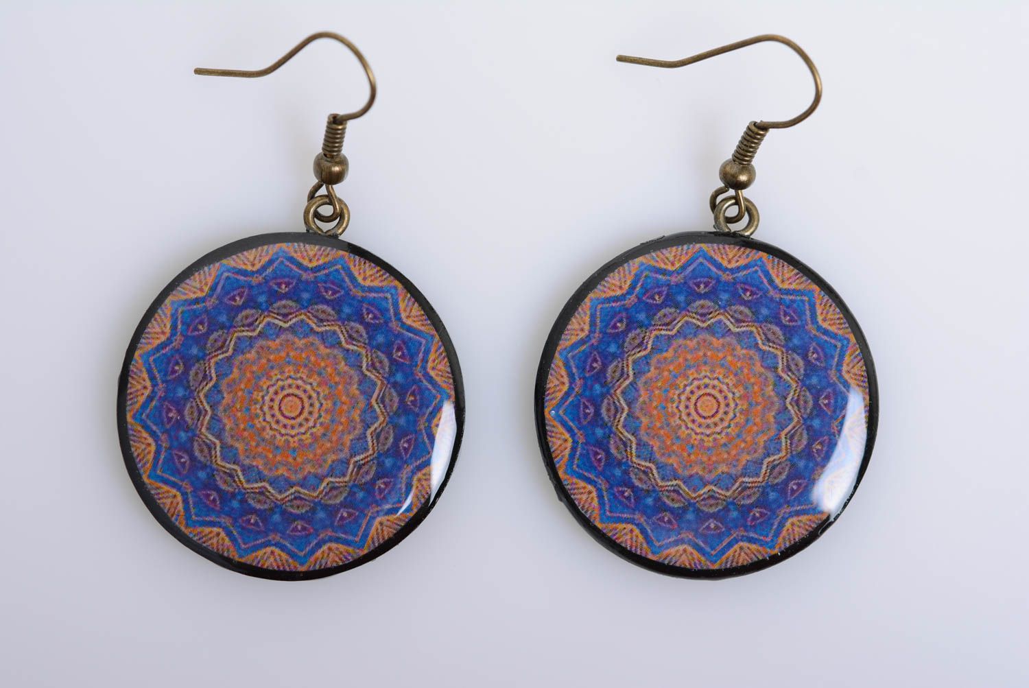Polymer clay earrings of round shape stylish colored handmade ethnic accessory photo 3