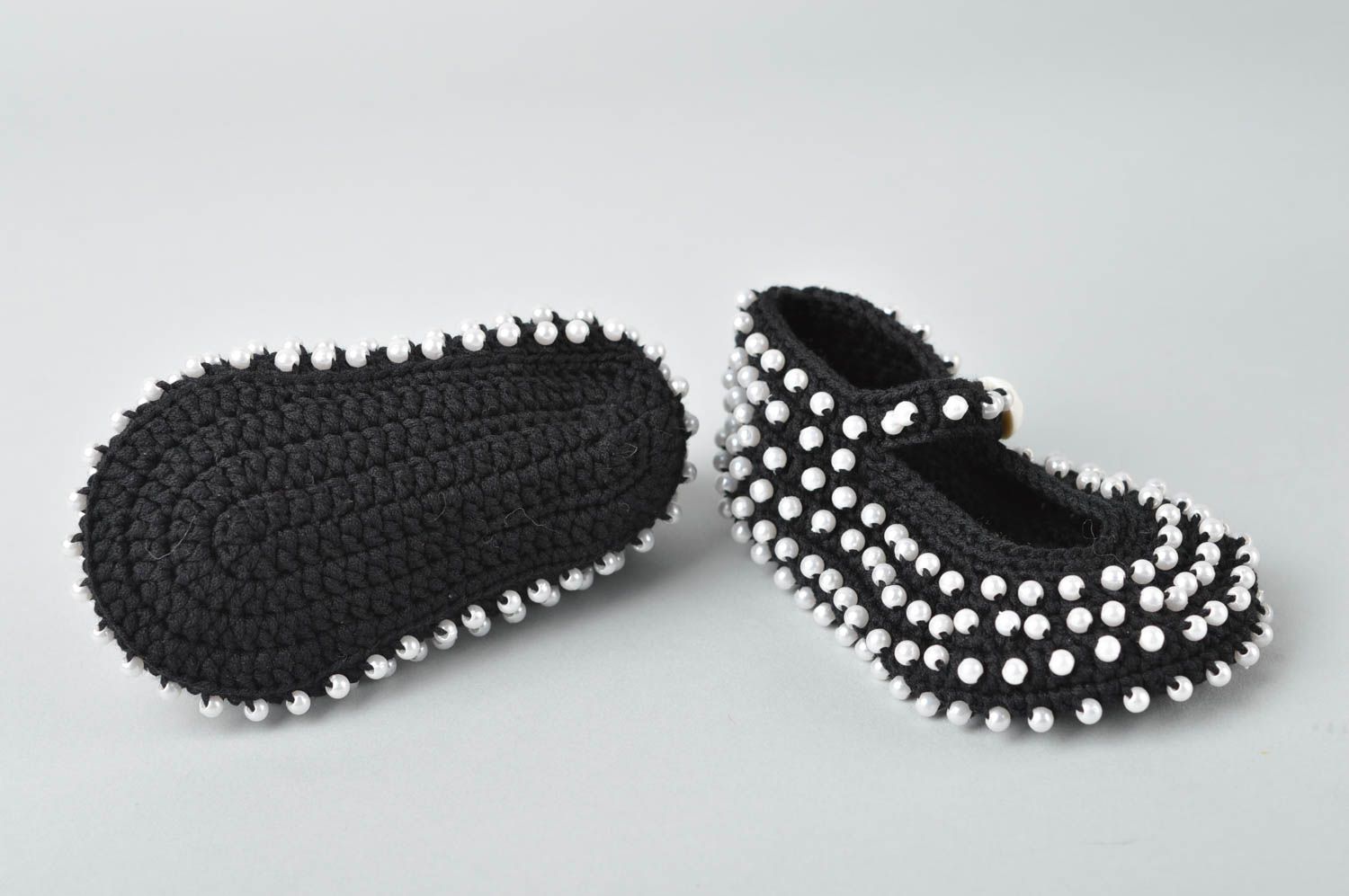 Пинетки туфельки ручной работы теплые пинетки вязаные туфельки черные с бусинами фото 2
