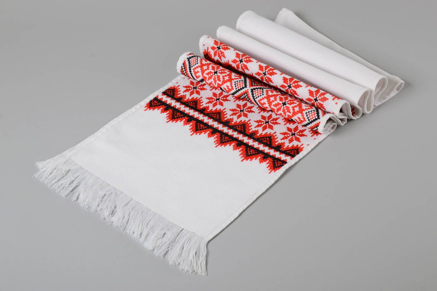 Handmade Handtuch bestickt Home Textil originelles Geschenk in Schwarz und Rot  foto 2