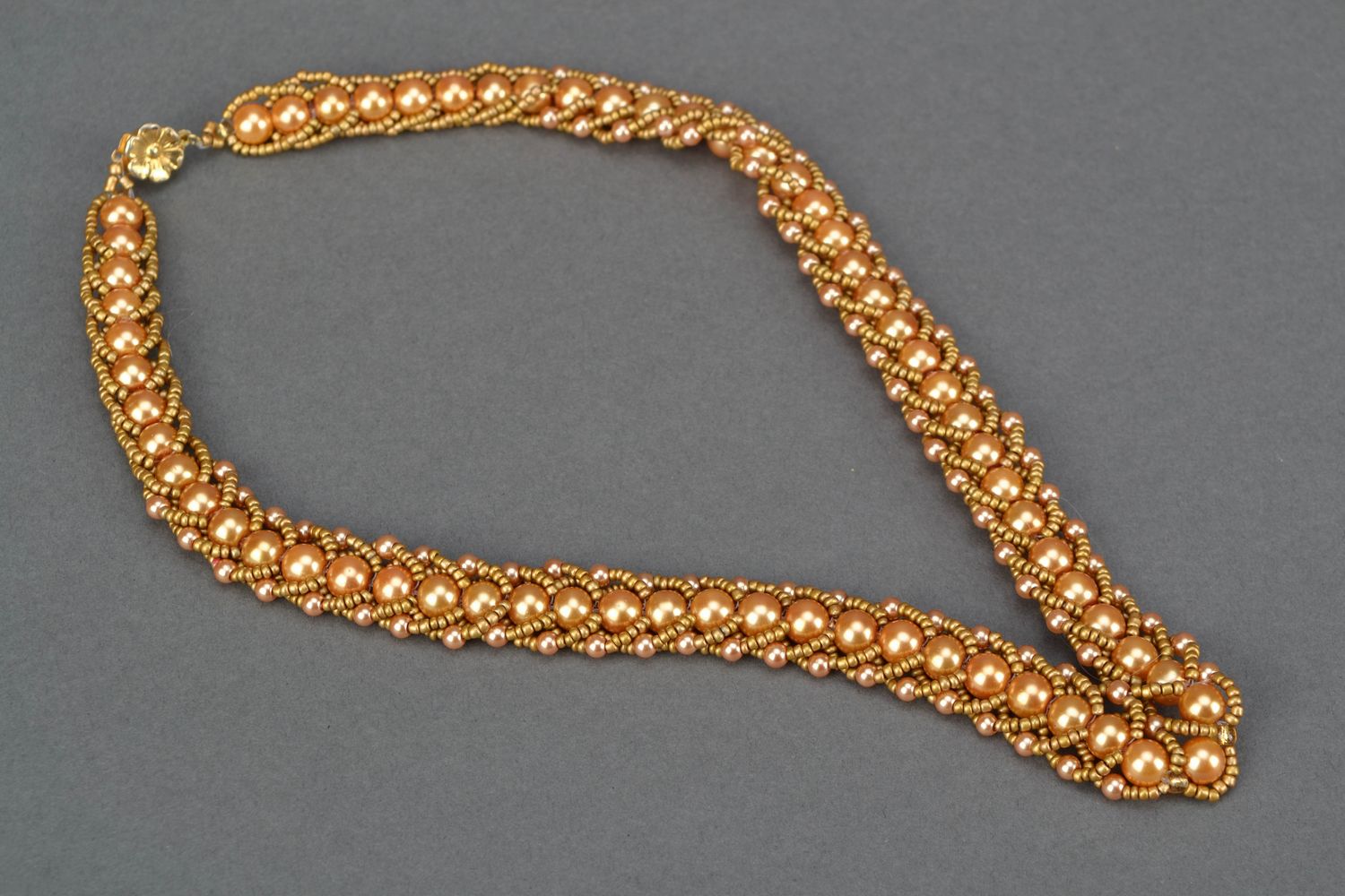 Goldfarbenes Collier aus Glasperlen handmade foto 1