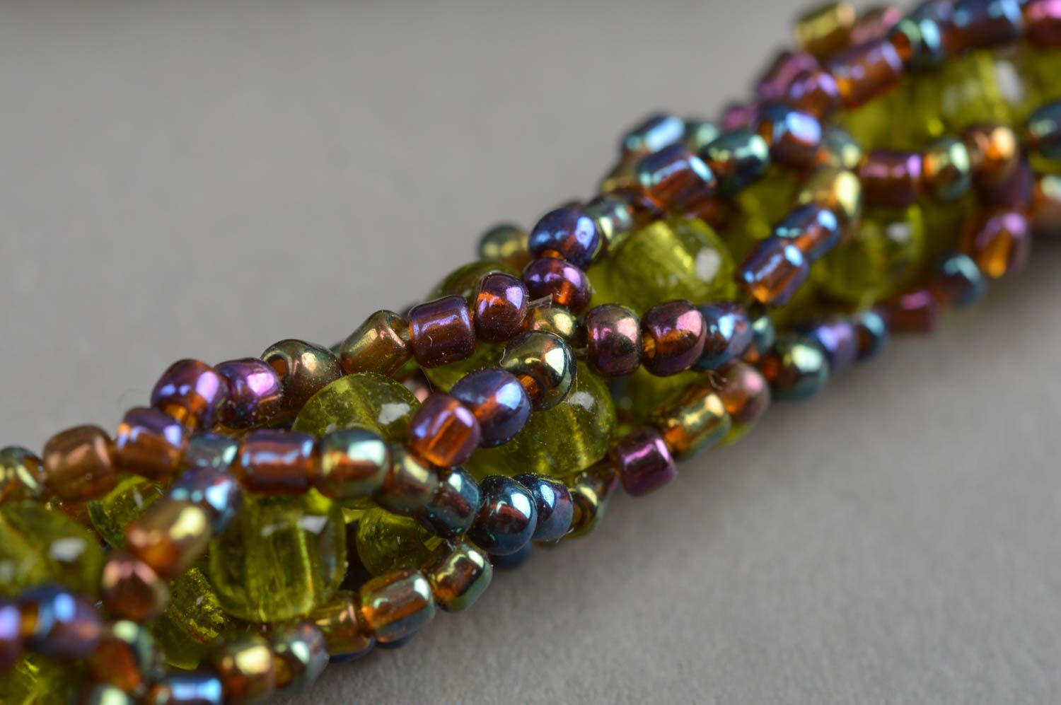Boucles d'oreilles en perles de rocailles vertes faites main longues de design photo 5