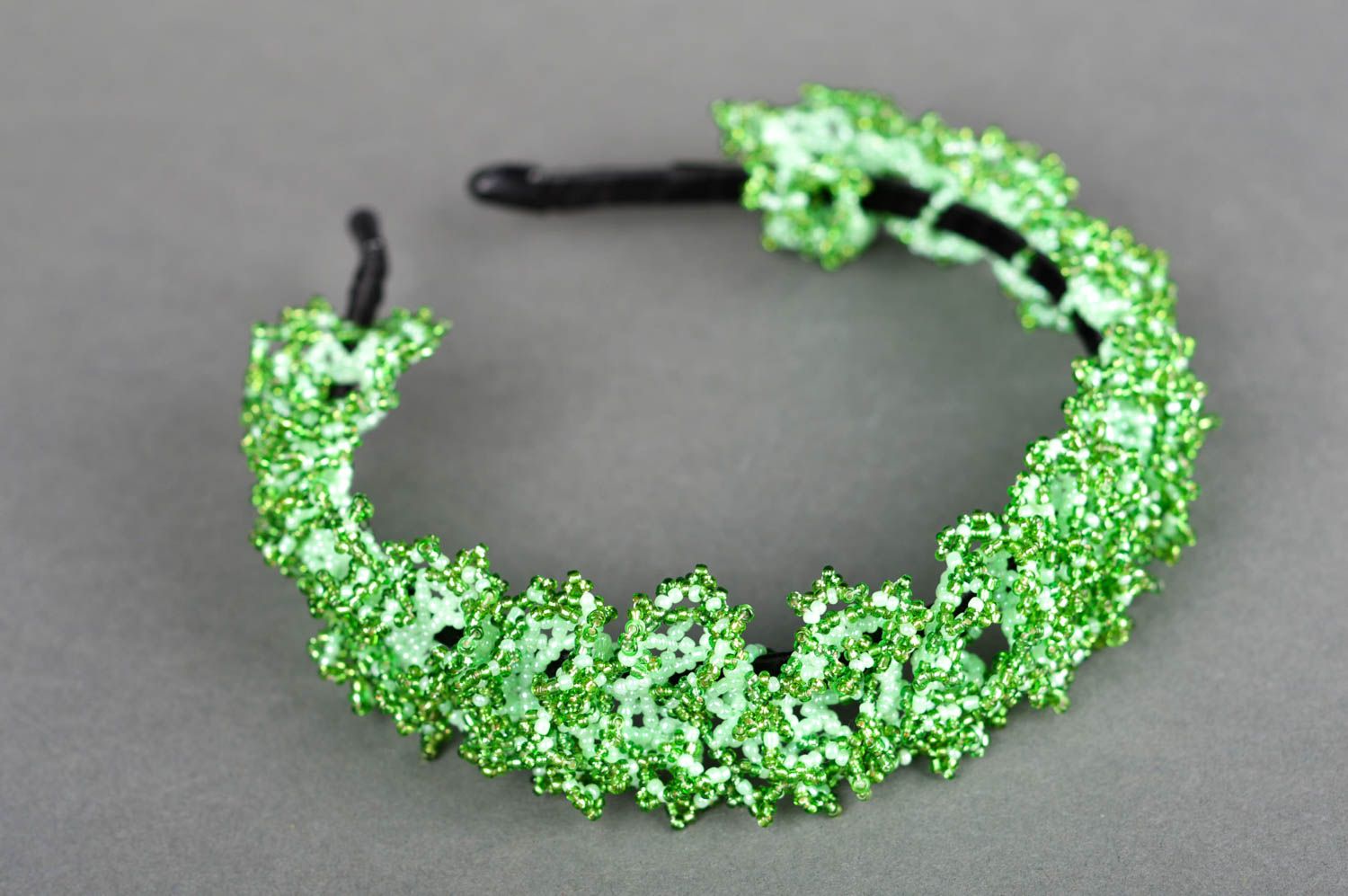 Handmade grüner Haarreif mit Perlen Accessoire für Haare Glasperlen Schmuck  foto 2