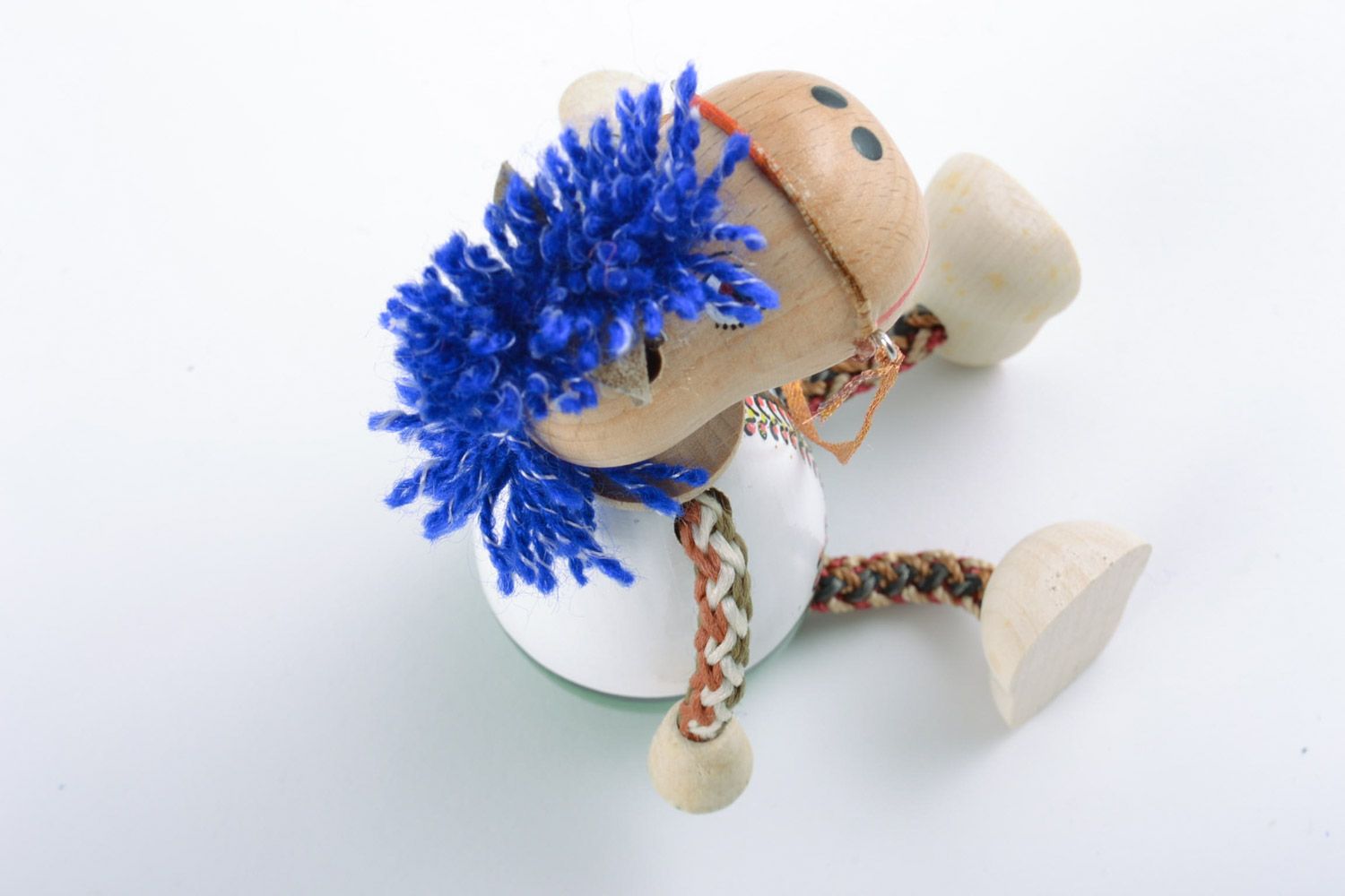 Originelles Öko handmade Spielzeug Pferd aus Holz mit blauer Mähne foto 4