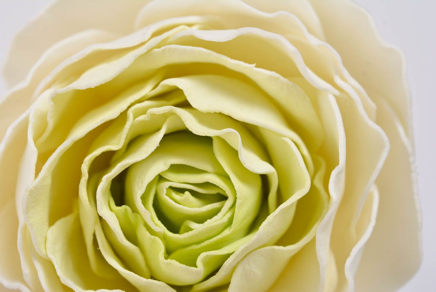 Резинка для волос с цветком розы из фоамирана большая пышная ручной работы фото 2
