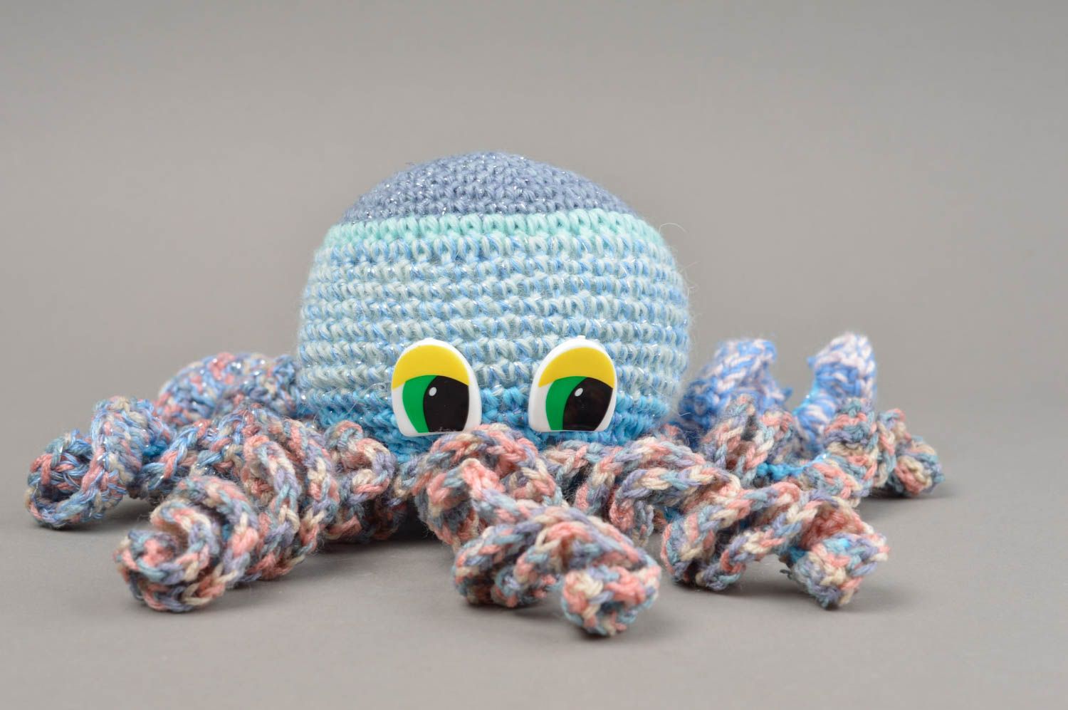 Peluche pieuvre faite main bleu-rose tricotée au crochet originale belle photo 2