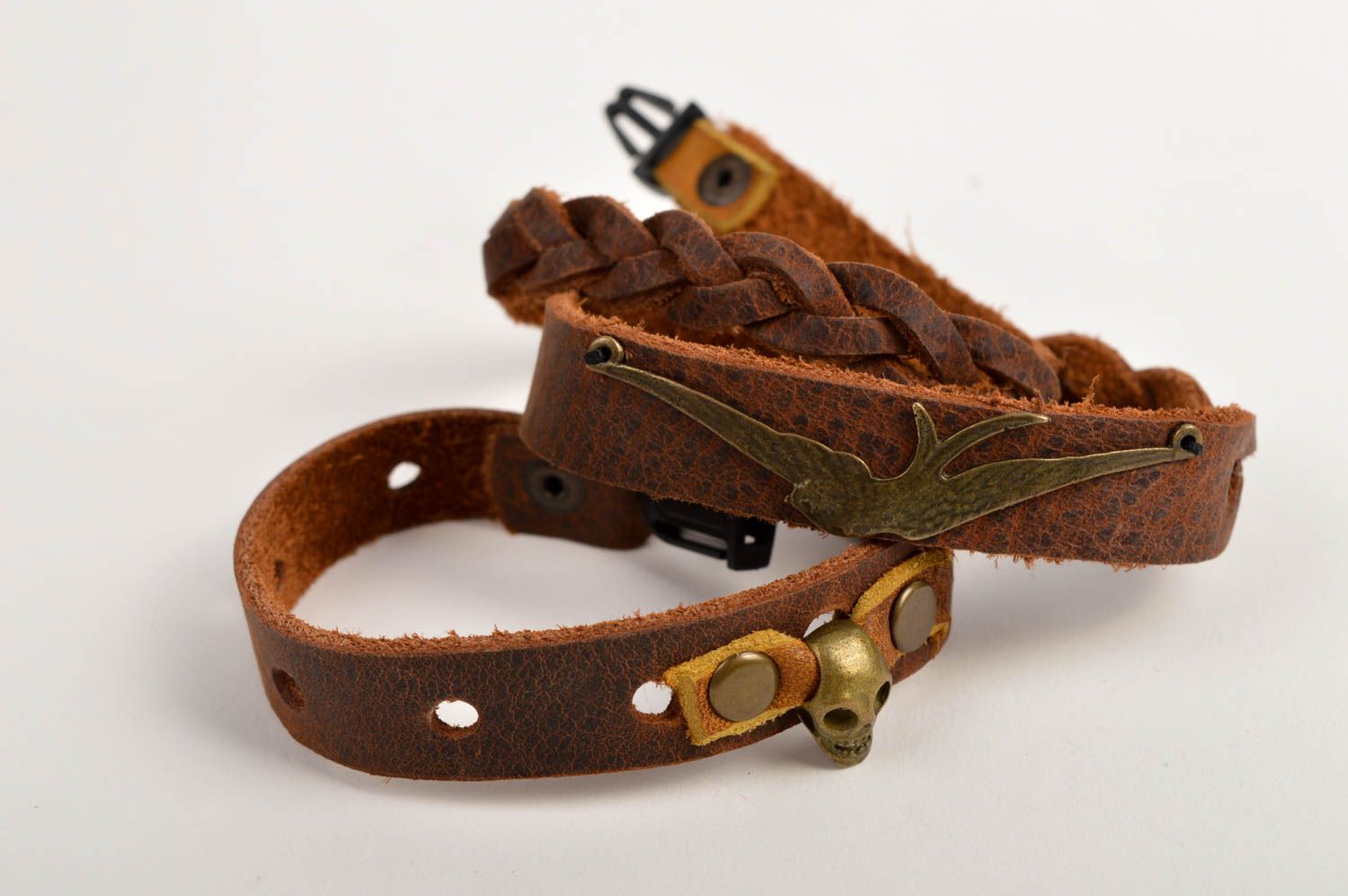 Широкий кожаный браслет ручной работы украшение из кожи стильный браслет на руку фото 4
