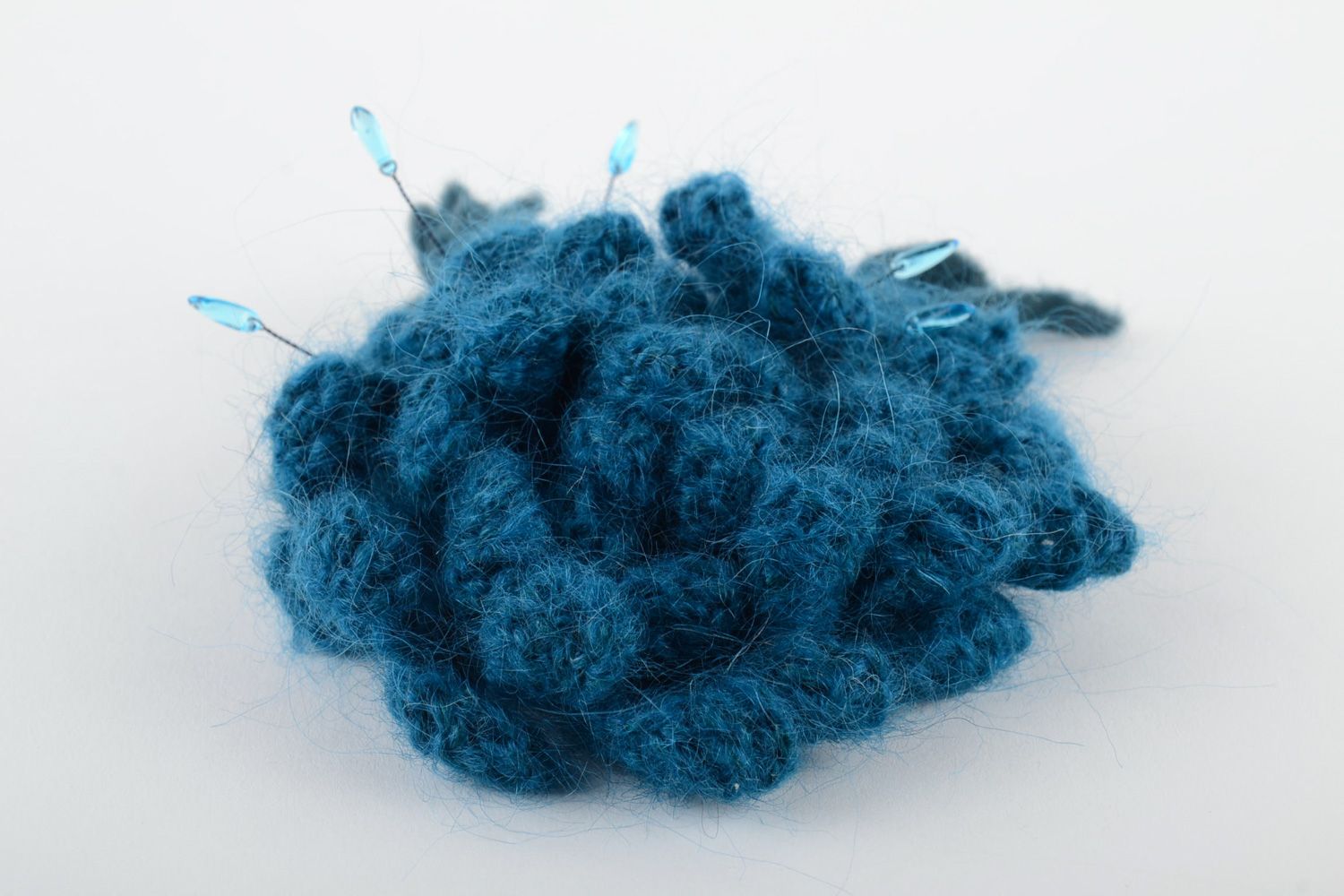Broche textile originale faite main tricotée de couleur bleue Fleur photo 3