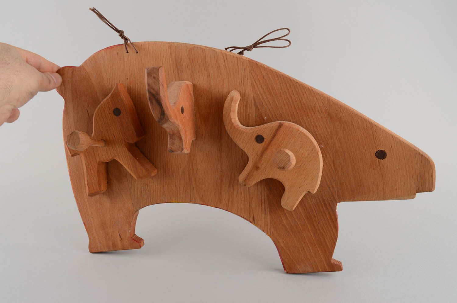 Percha de madera para ropa hecha a mano con forma de animal foto 2