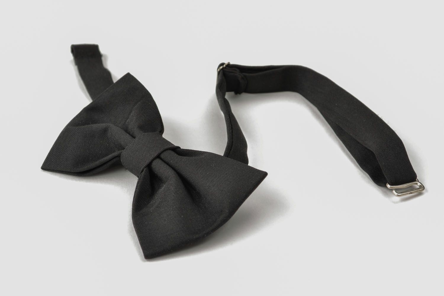 Черный классический галстук-бабочка фото 3