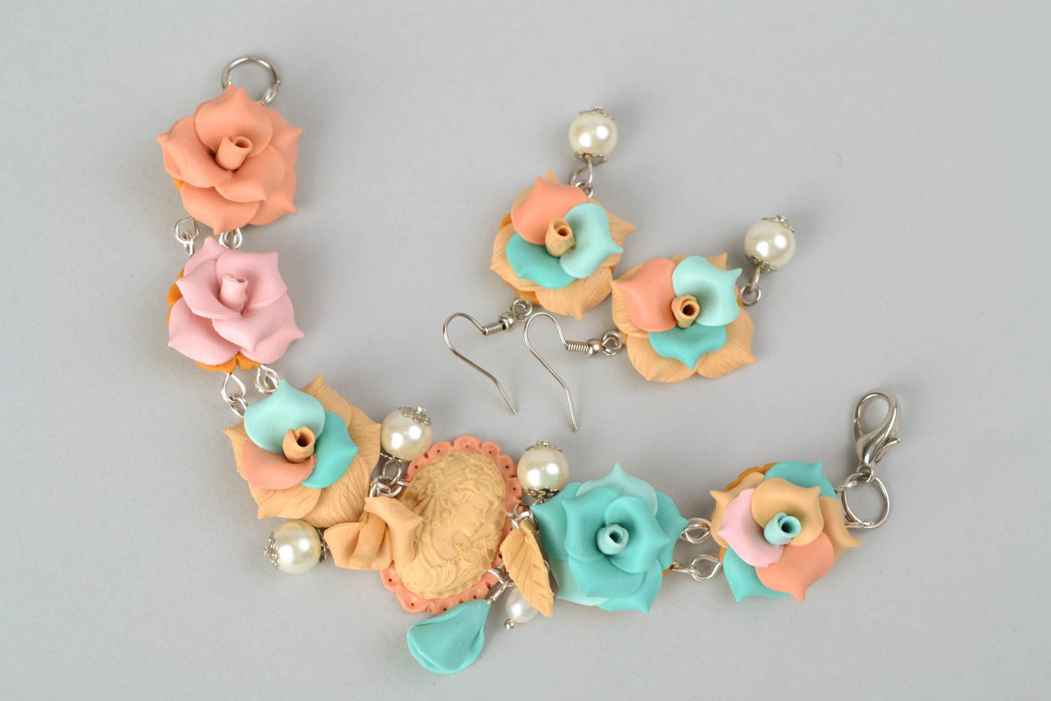 Handmade plastic jewelry set of bracelet and earrings Beige Roses photo 5