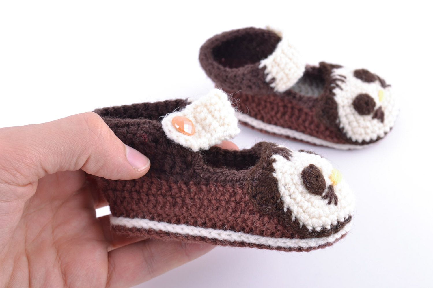 Magnificent baby shoes crocheted of brown and white cotton and woolen threads   photo 2