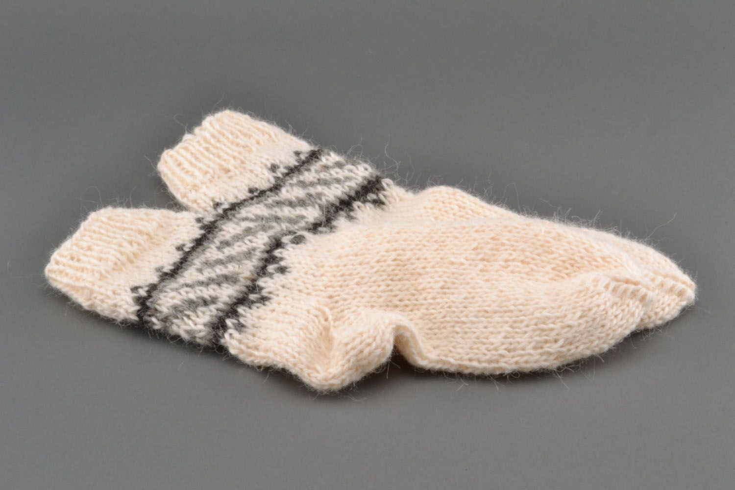Calcetines de lana tejidos a mano de color blanco	 foto 2
