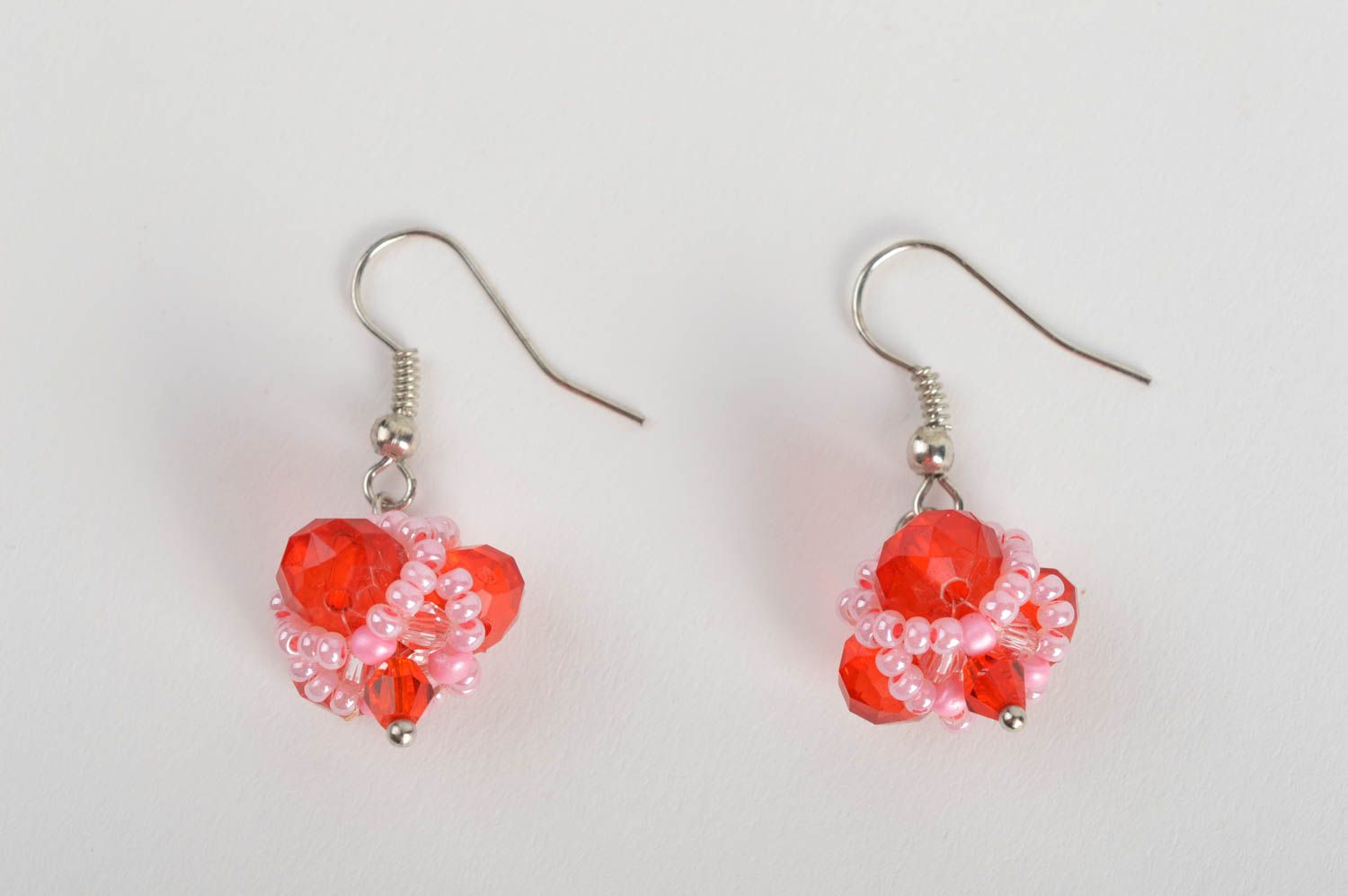 Small neat pink and red beaded dangle earrings with acrylic beads handmade  photo 4