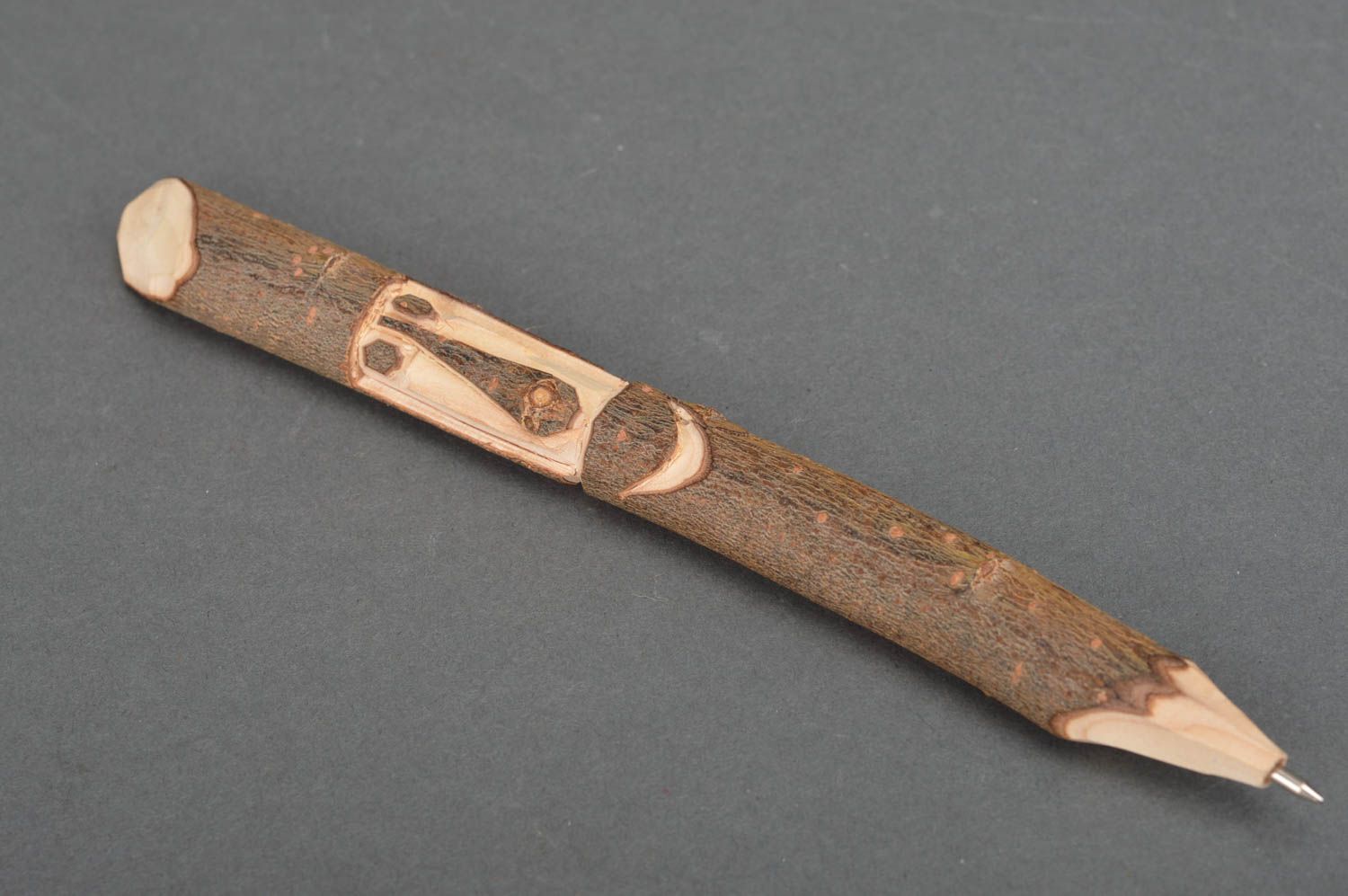 Handmade geschnitzter Kugelschreiber aus Holz mit Mine lächelnder Opa Souvenir foto 3
