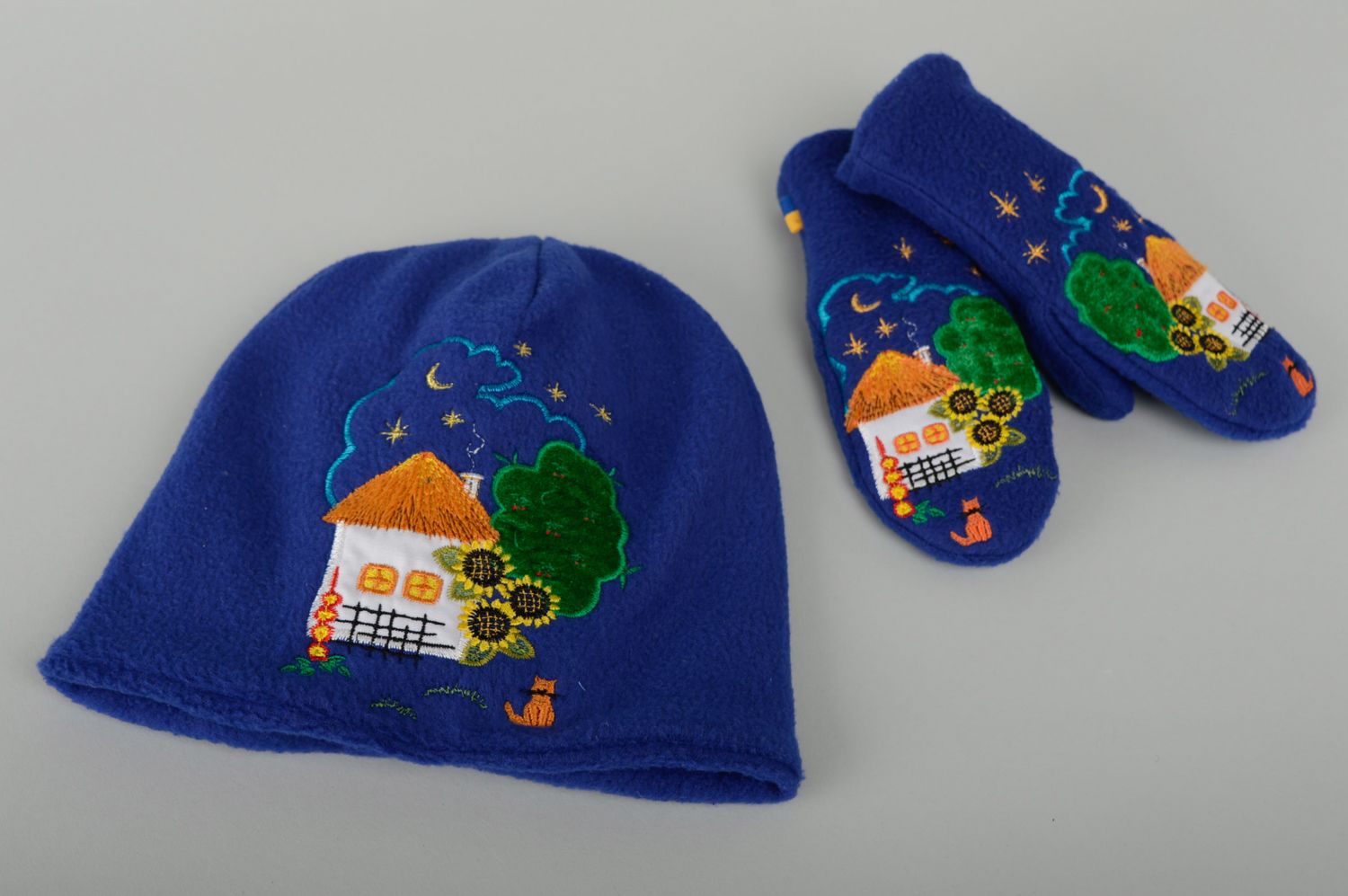 Fleece hat with rural landscape for child photo 5