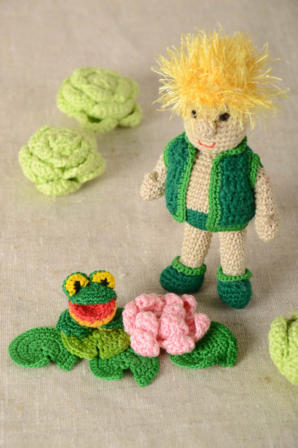 Jouets tricotés Peluches faites main en coton Cadeau enfant Garçon et grenouille photo 1