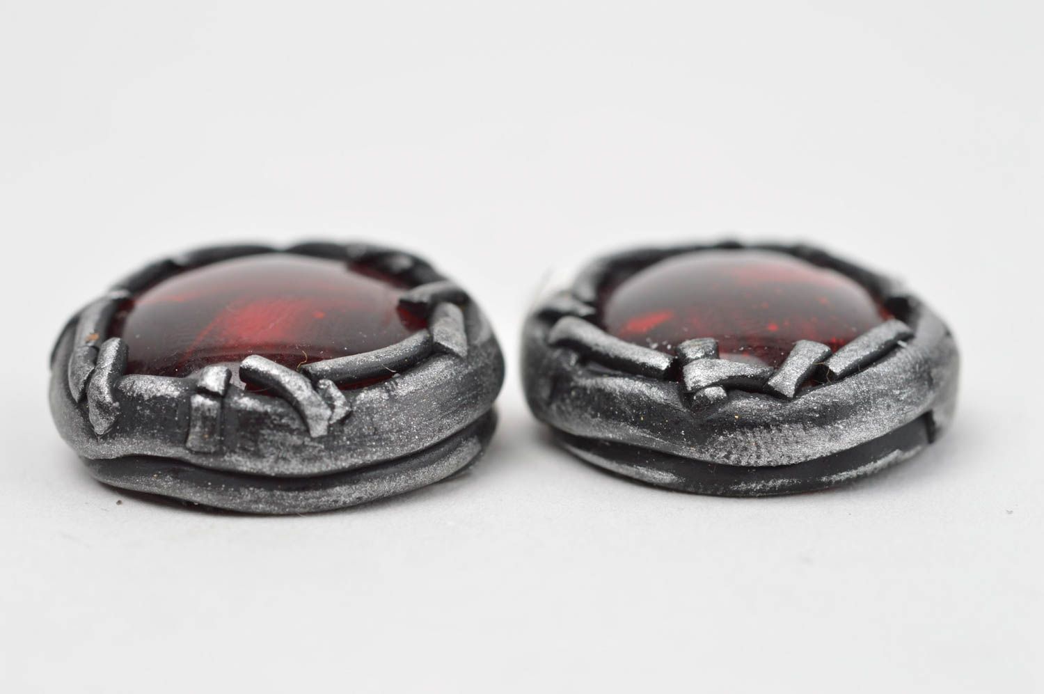 Rote Gehänge Ohrringe aus Polymerton und Glas schön künstlerisch handgemacht foto 3