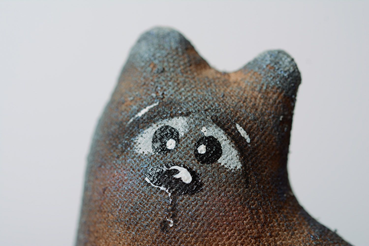 Juguete hecho a mano gato de peluche decorativo de tela empapado en café foto 2
