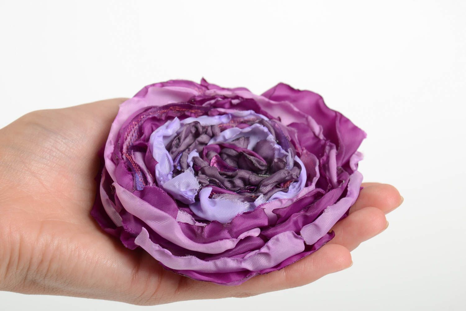 Broche fleur fait main Bijou fantaisie en rubans violet Accessoire femme joli photo 5