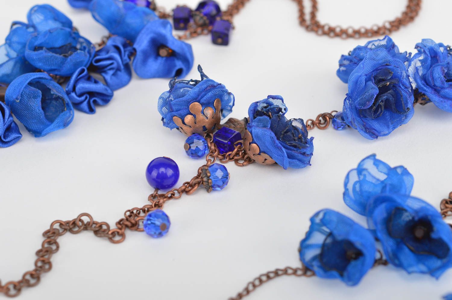 Collier fait main Boucles d'oreilles pendantes Bracelet femme fleurs bleues photo 5