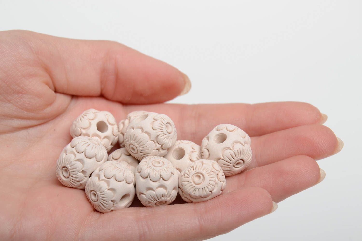 Set of 10 handmade white small round beads with flowers for jewelry making photo 5