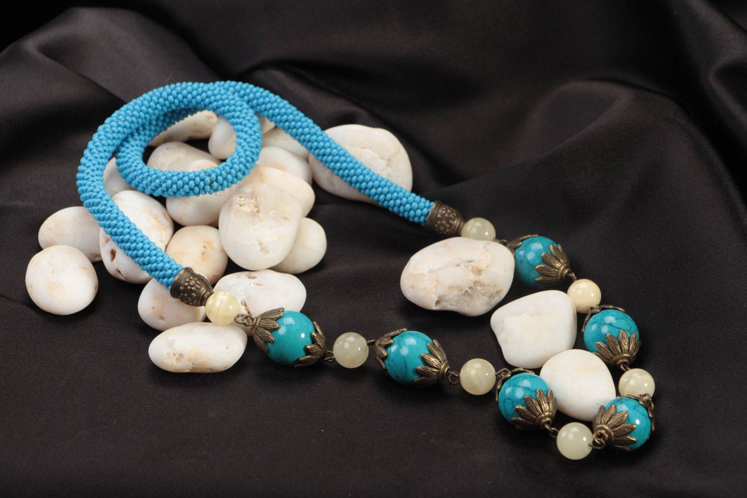 Collier en perles de rocaille turquoise onyx long bleu fait main original photo 1