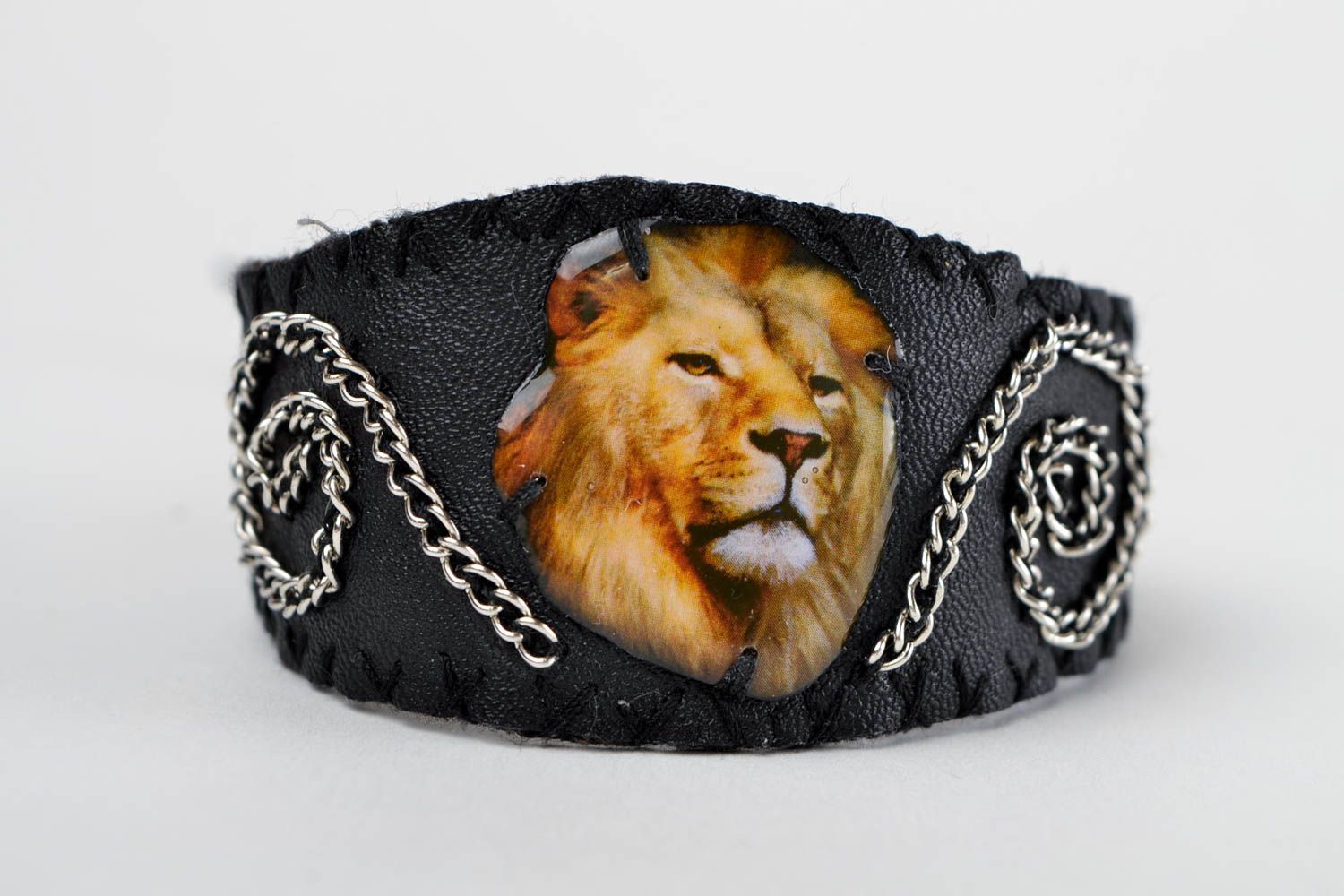 Pulsera de cuero natural negra bisutería artesanal regalo original con león foto 4