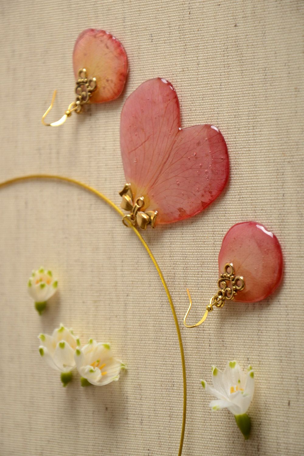 Handmade epoxy resin jewelry set 2 items botanical pendant and earrings of pink color photo 1