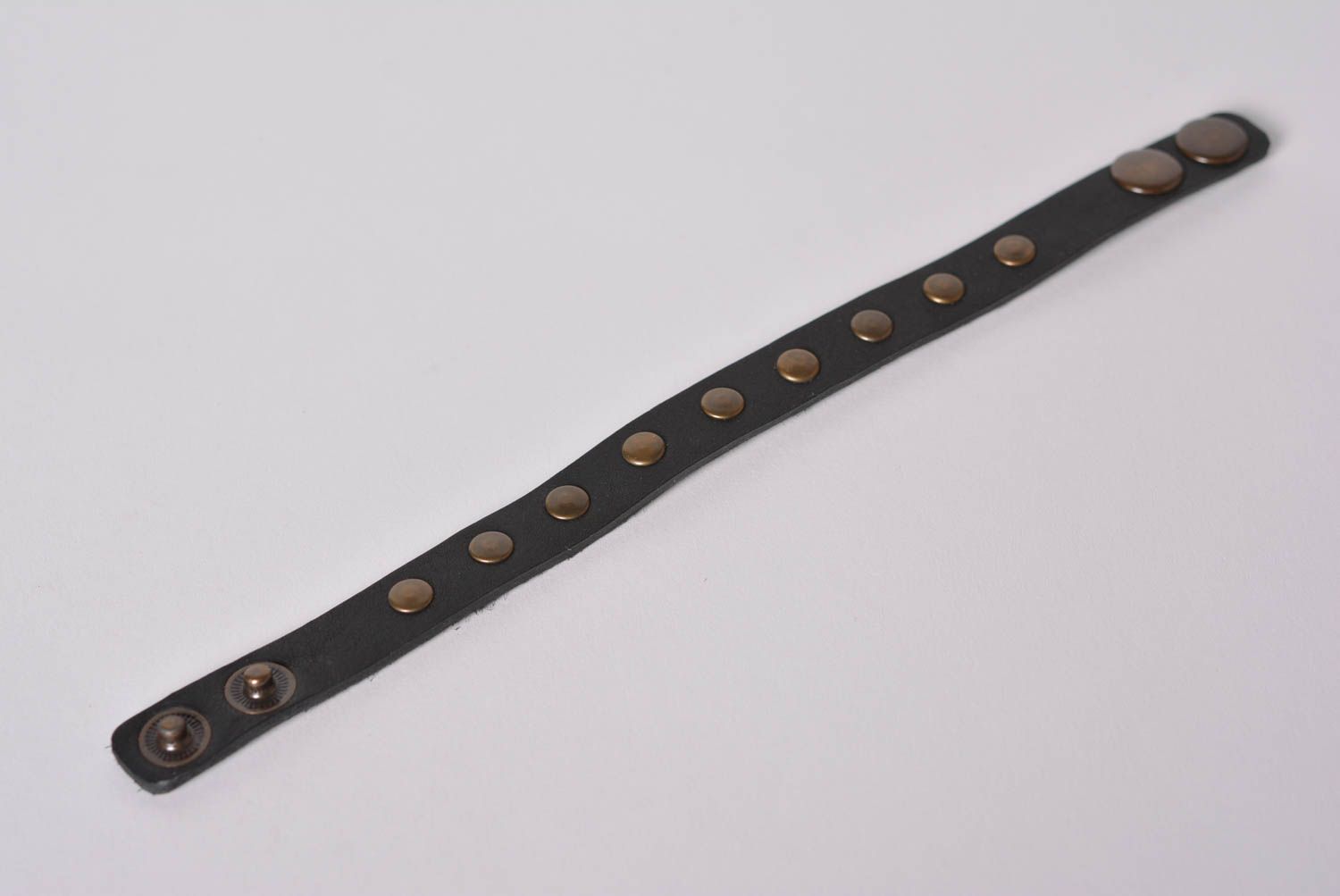 Bracelet cuir Bijou fait main couleur noire Accessoire design tendance photo 4
