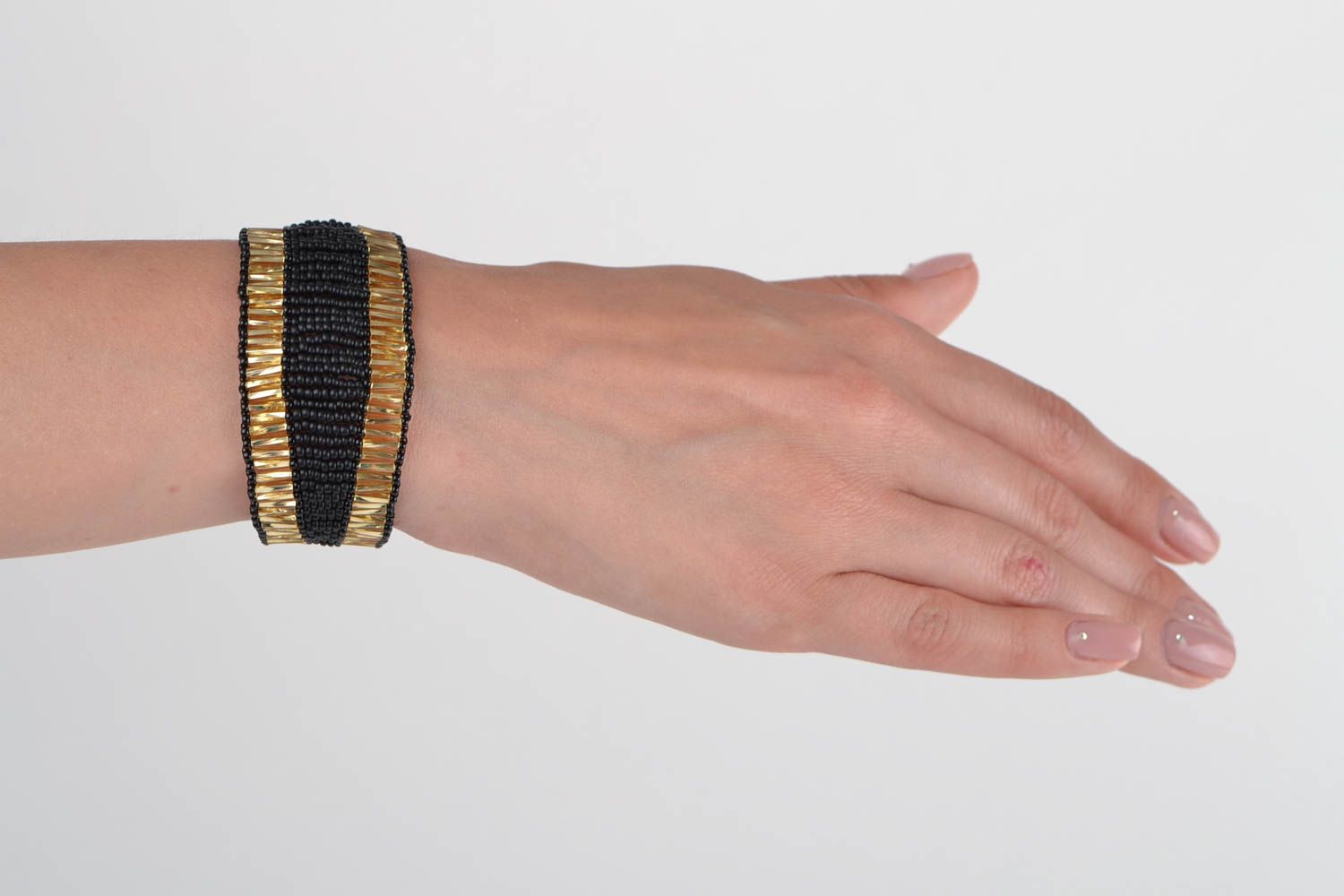Bracelet en perles de rocailles Bijou fait main noir doré large Cadeau femme photo 2