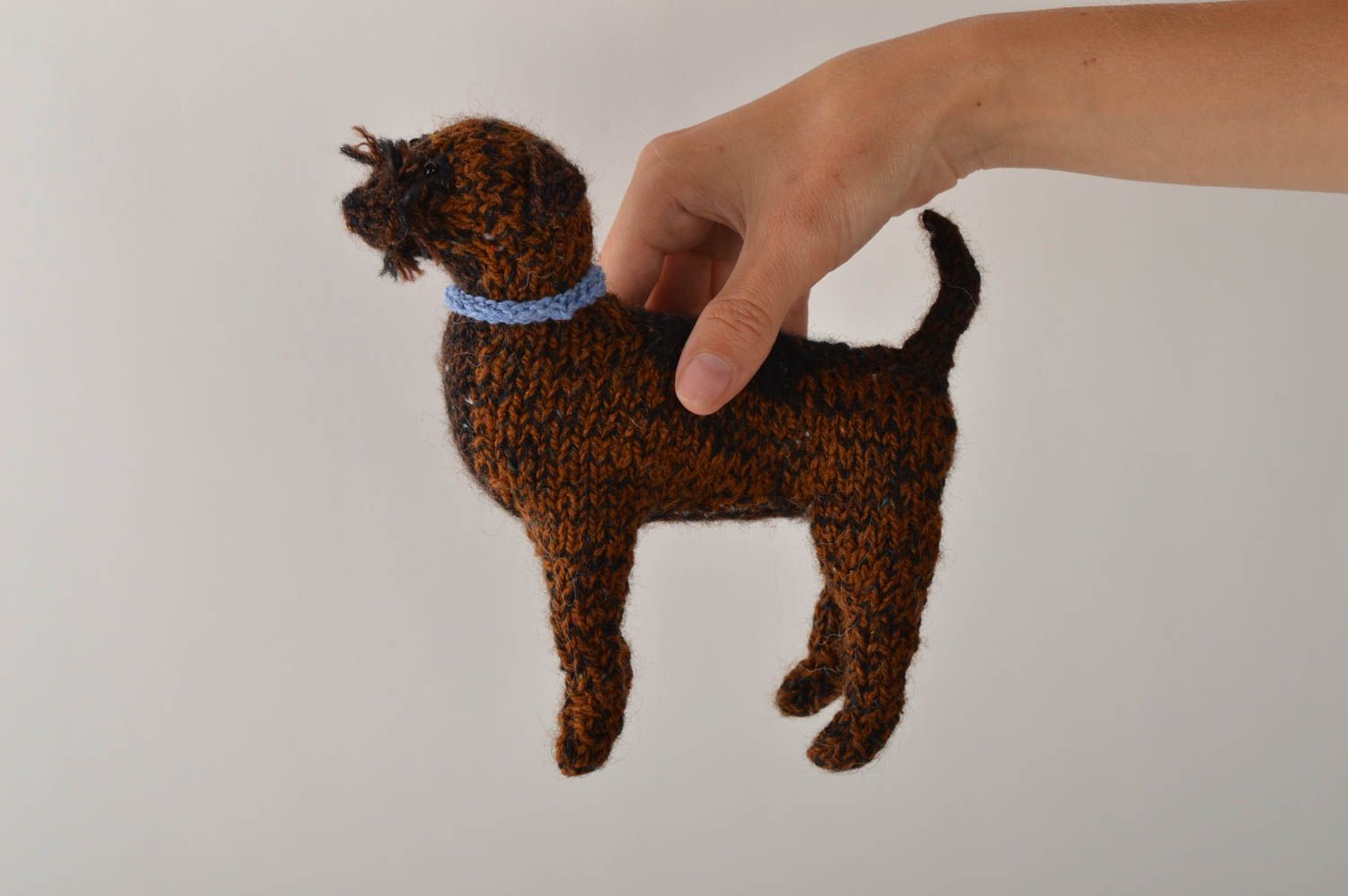 Peluche chien terrier Jouet fait main tricoté en laine Cadeau pour enfant photo 5