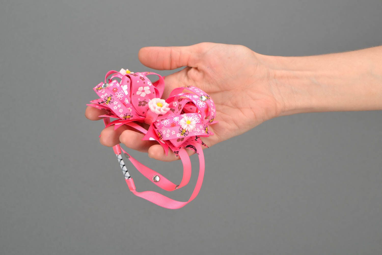 Fascia per capelli fatta a mano con fiore accessori originali per bambina
 foto 2
