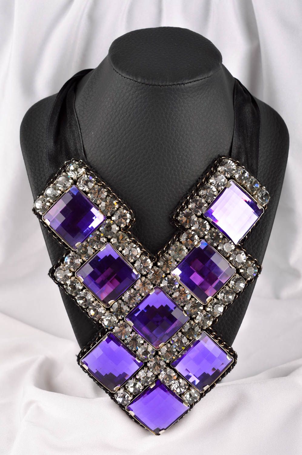 Collier fait main en tissu Bijoux originaux avec cristal Accessoire pour femme photo 1